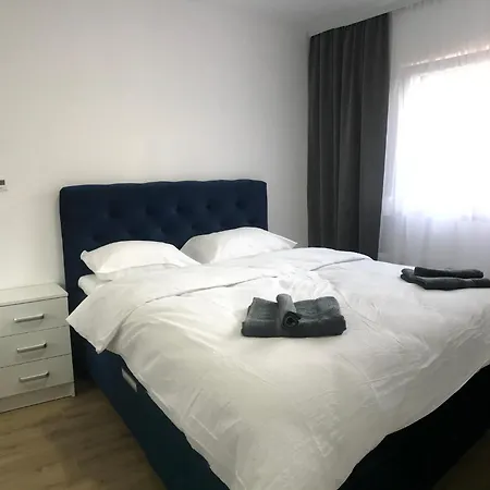 Apartment Central - With Garage *