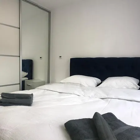 Central - With Garage Apartment Foca