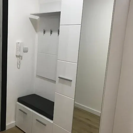 Central - With Garage Appartement