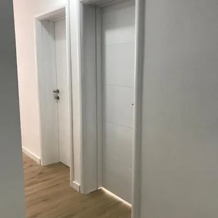 Appartement Central - With Garage Foca